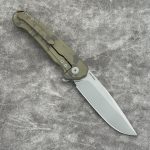 Nóż Składany MK Knives & Tools Ingeni MT 'Scatter 2' | Seria Mid-Tech Po Customizacji | Bead Blasted CPM-S90V Brass/Olive Anodized Titanium Flipper Frame Lock - obrazek 2