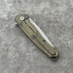 Nóż Składany MK Knives & Tools Ingeni MT 'Scatter 2' | Seria Mid-Tech Po Customizacji | Bead Blasted CPM-S90V Brass/Olive Anodized Titanium Flipper Frame Lock - obrazek 5