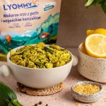 Lyommy Makaron orzo z pesto i wegańskim kurczakiem 350 g - obrazek 3