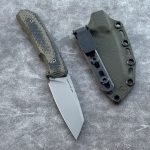 Nóż MK Knives & Tools Flin "Expedition" Sand Blasted M390 2-Tone Black/Olive Canvas Micarta OD Green G10 Liners OD Green Kydex - obrazek 3