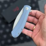 Set Specjalny Trollsky Knives Mandu XL Dark Bead Blast D2 Grey/Blue G10 z Pouchem Chili Pepper Team - obrazek 3