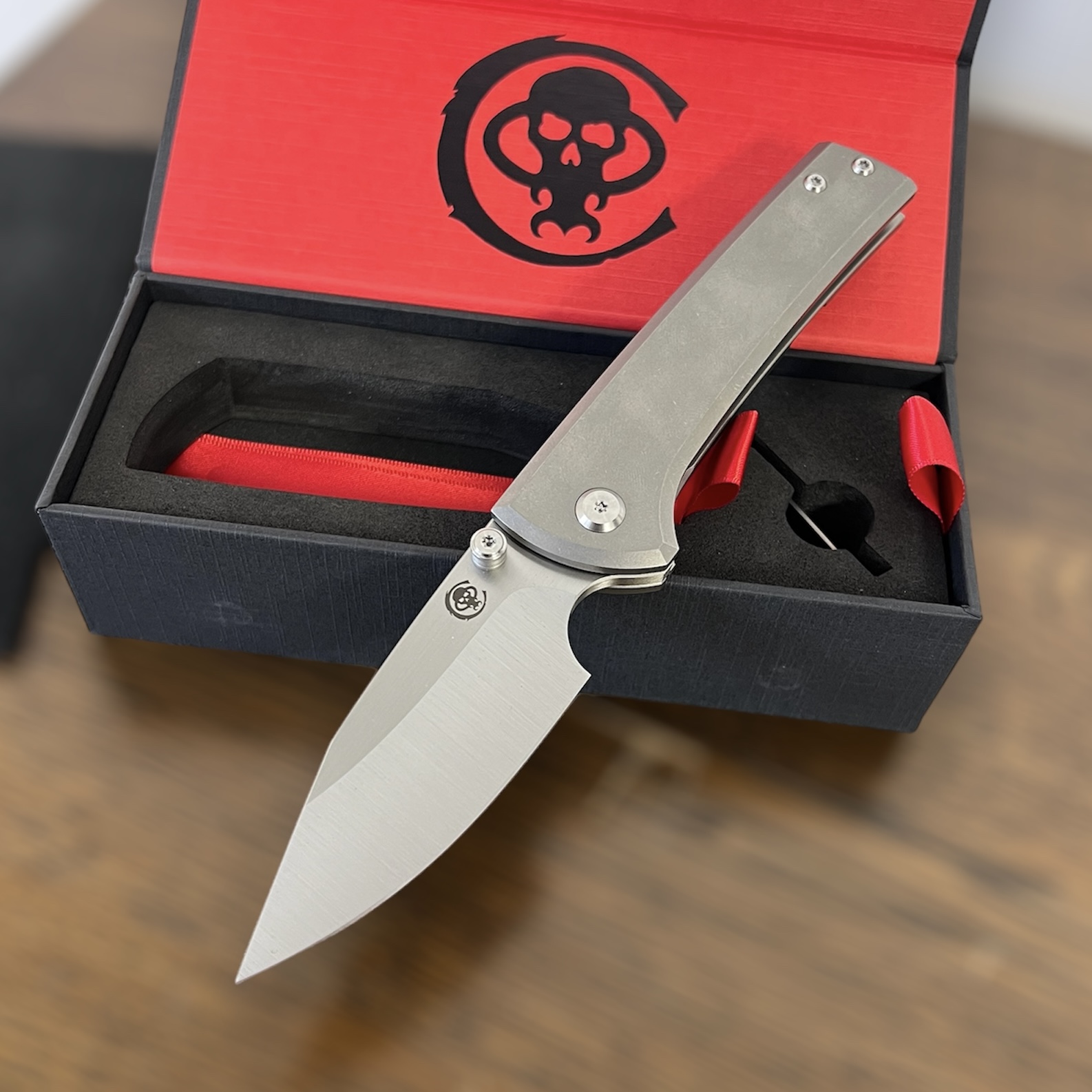 Nóż składany Chaves Knives Scapegout M390 Titanium Stonewash Drop Point