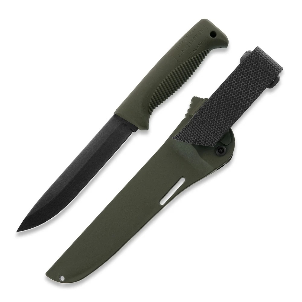 Nóż Peltonen Knives M95 Ranger Puukko Sissipuukko FJP61 Stal 80CrV2 w Czarnej Powłoce Cerakote Oliwkowa Rękojeść TPE Oliwkowa Pochwa Kompozytowa