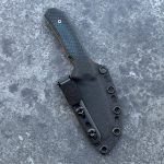 Nóż MK Knives & Tools Flin "Expedition" Glass Blasted M390 2-Tone Black/Navy Blue Canvas Micarta Yellow G10 Liners Black Kydex - obrazek 4