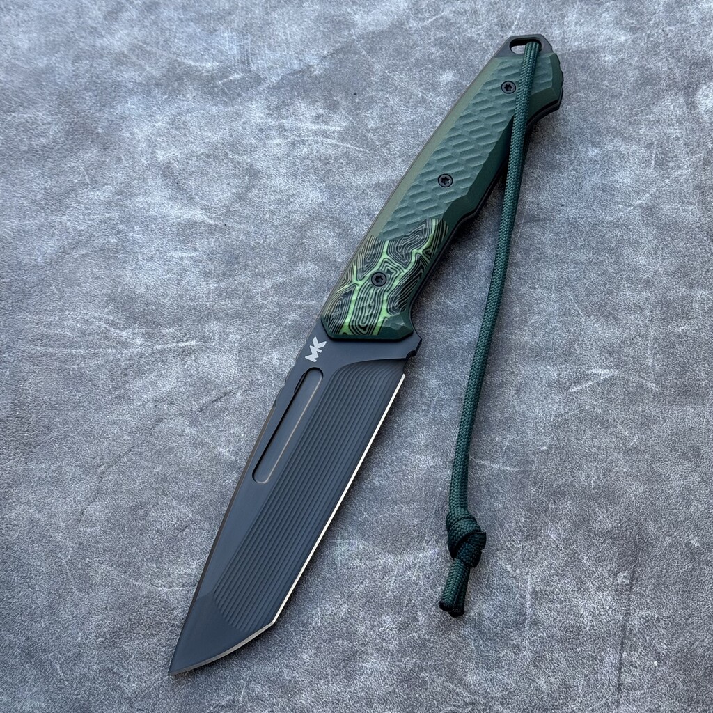 Nóż MK Knives & Tools Nomad Tanto "Postapo" DLC Vanadis 23 Green/Green Turtle G10 Black Carbon Holstex