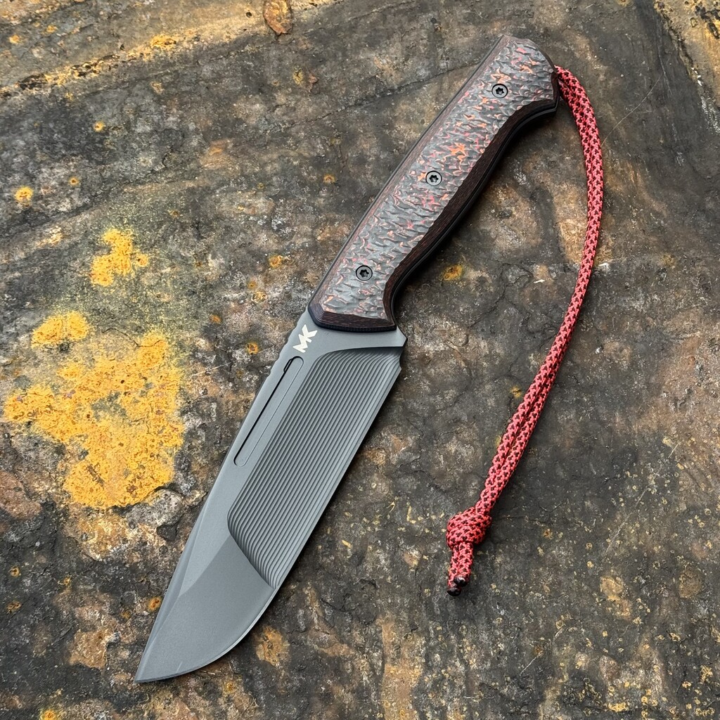 Nóż MK Knives & Tools Rambler "Postapo Mars Valley" Black DLC Vanadis 23 FatCarbon/Black G10 Black Carbon Holstex