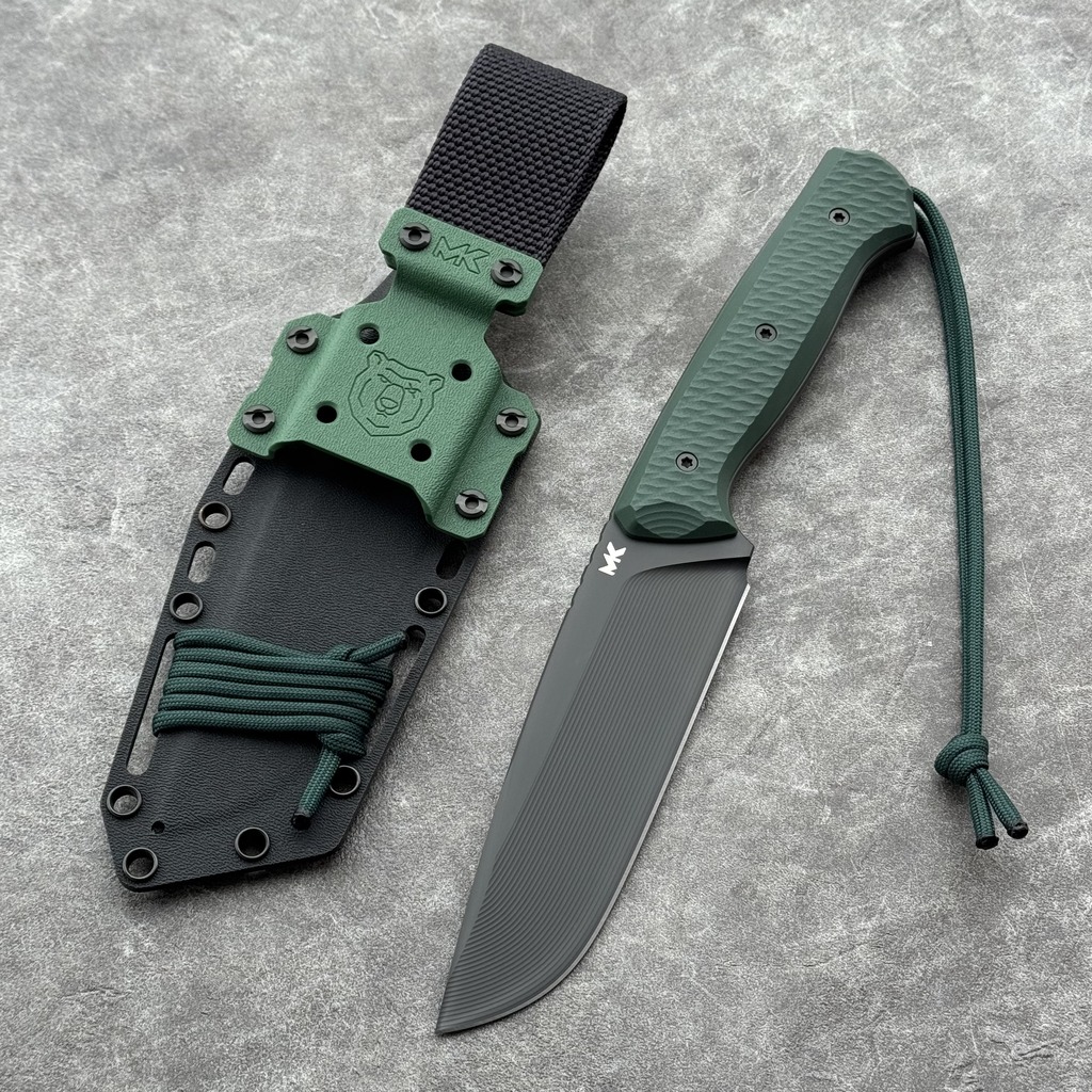 Nóż MK Knives & Tools Rambler "Fear The Bear" Black DLC Vanadis 4 Extra Green G10 Black Kydex