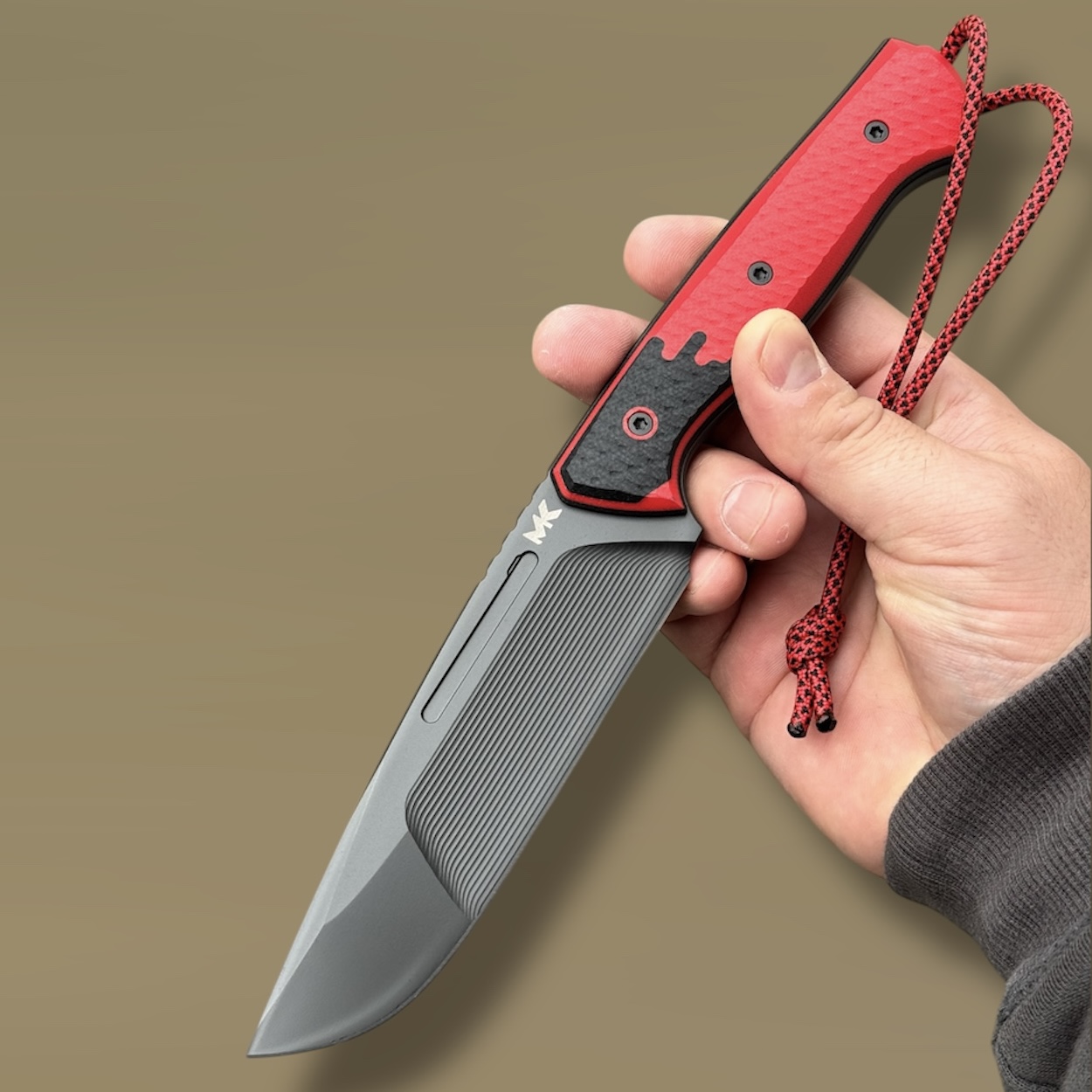 Nóż MK Knives & Tools Rambler "Postapo" Black DLC Vanadis 23 Red/Black G10 Black Carbon Holstex