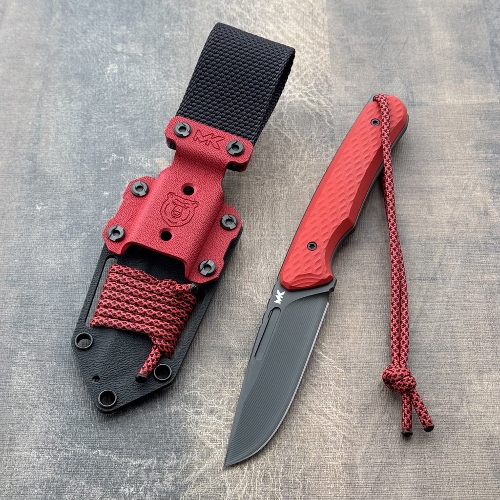 Nóż MK Knives & Tools Scout "Fear The Bear" Black DLC Vanadis 4 Extra Red G10 Black Kydex