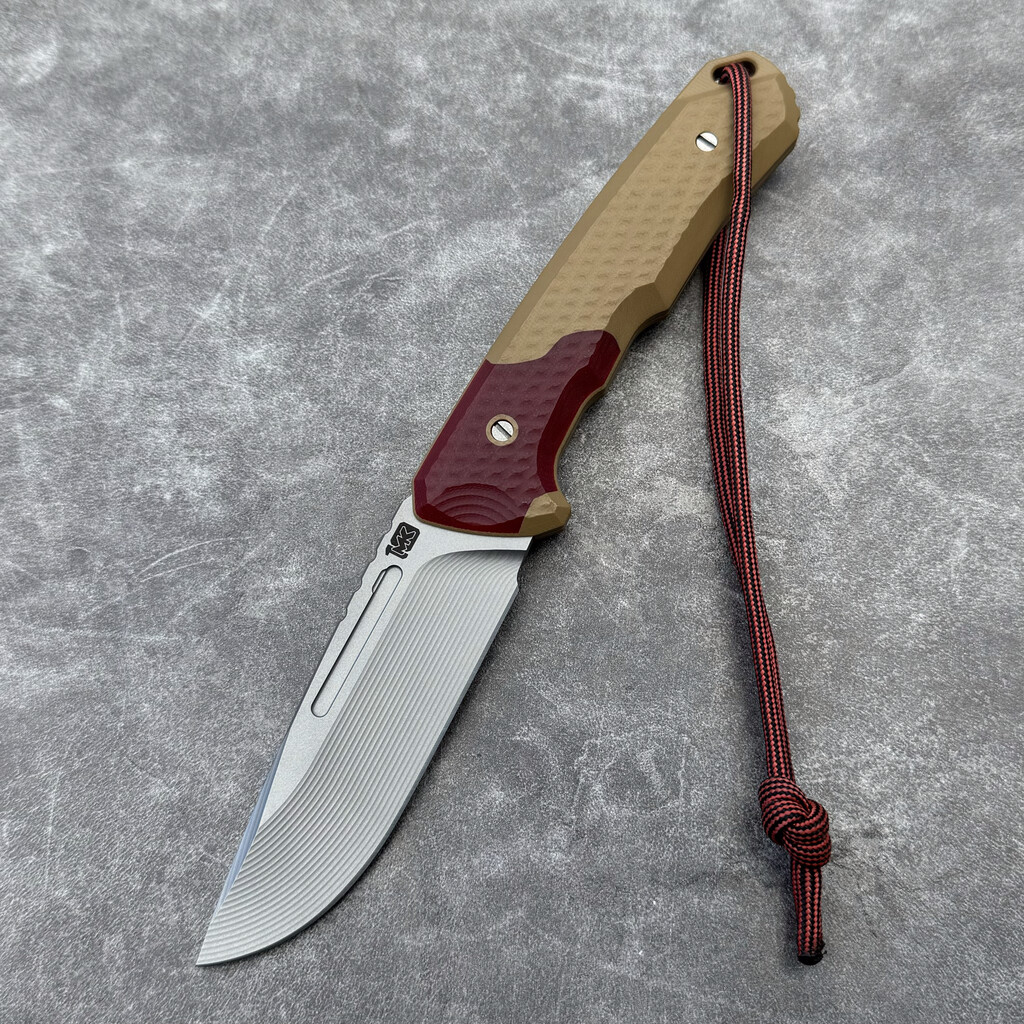 Nóż MK Knives & Tools Venn PROTOTYPE 10th Anniversary Logo Glass Blasted Elmax Coyote/Ruby Red G10 Coyote Kydex