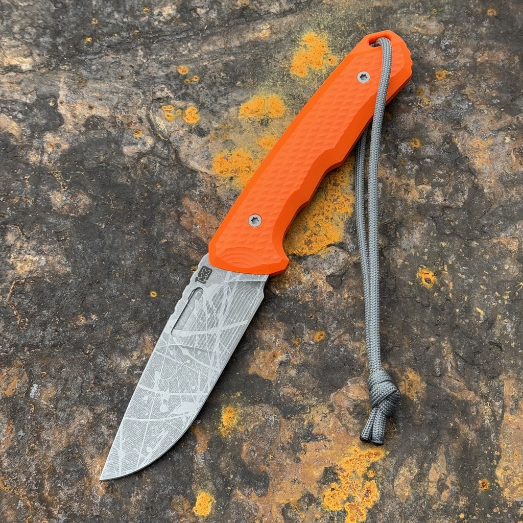 Nóż MK Knives & Tools Venn 'Postapo Zombie Blood' 10th Anniversary Logo Acid Stonewash Becut Orange G10 Grey Kydex