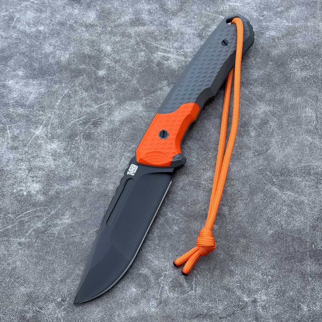 Nóż MK Knives & Tools Venn 'Postapo' 10th Anniversary Logo DLC Vanadis 4 Extra DG Charcoal Grey/Orange G10 Black Carbon Holstex