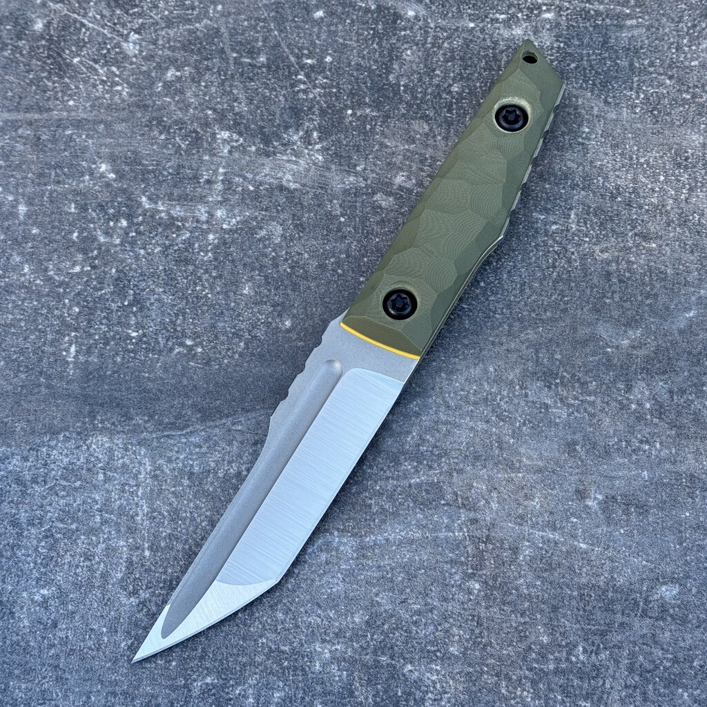Nóż PG Knives | Piotr Gościniak Compact Tanto "Hikari Verde" | Satin Elmax OD Green G10/Yellow Spacers OD Green Kydex