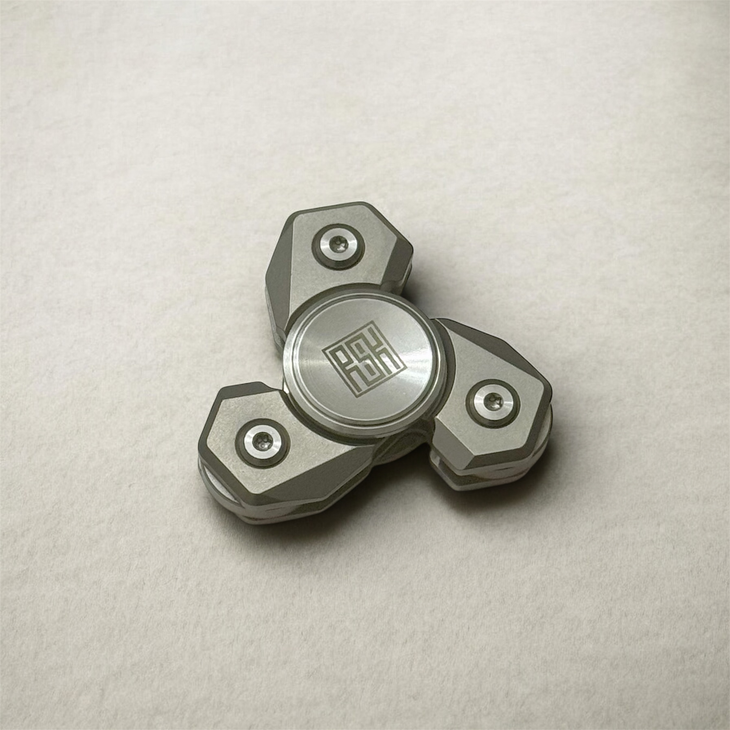 Real-Steel-Fidget-Spinner-S1420-01.jpg Fidget Spinner Real Steel S1420 Titanium by Ostap Hel - obrazek 1