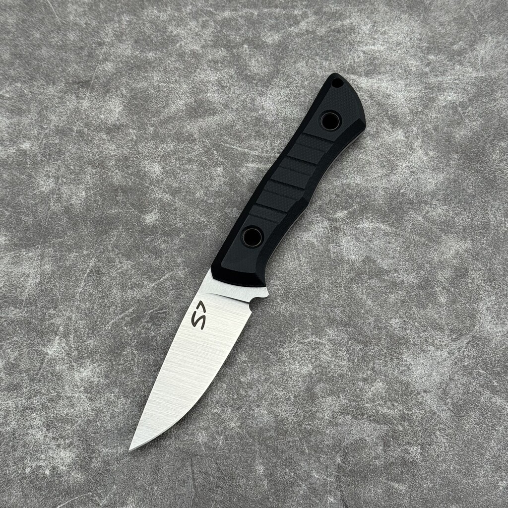 Nóż SJ-Knife Grzdyl 'Pitch' Satyna Elmax Czarny G10 Czarny Kydex