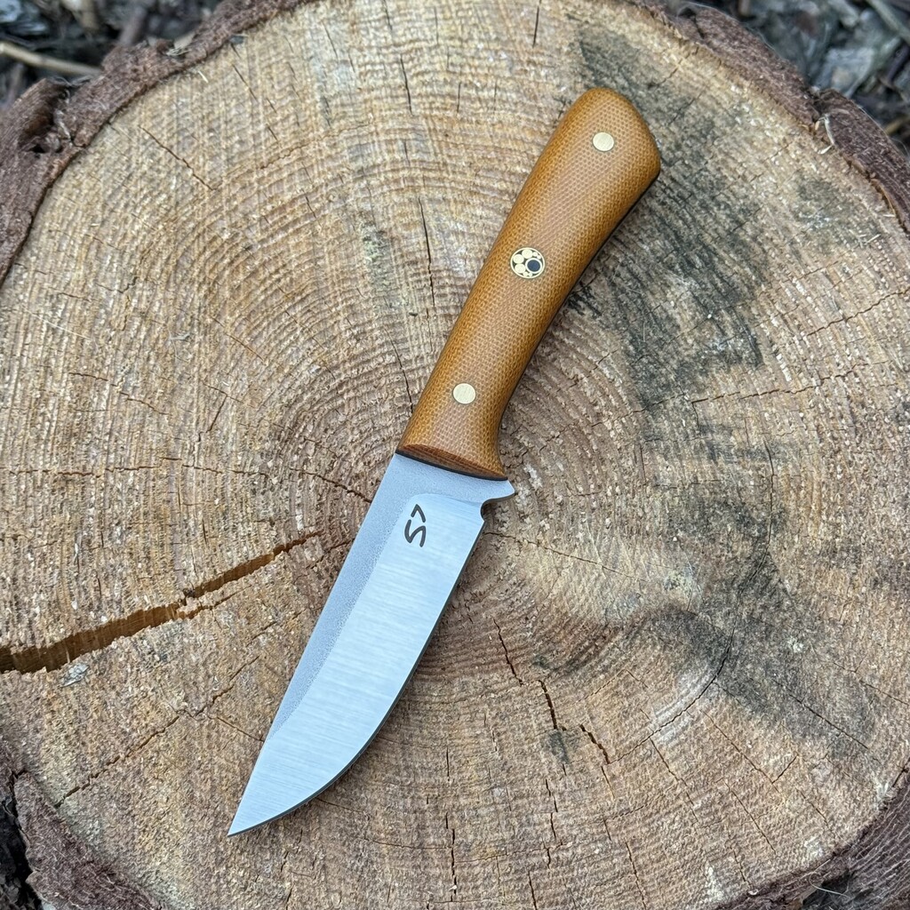 Nóż SJ-Knife Wilczy Pazur 'Mozaika' Satyna Elmax Naturalna Micarta/Czarny Laminat G10 Brązowa Skórzana Pochwa