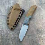Nóż MK Knives & Tools Flin "Expedition" Bead Blasted M390 Coyote Brown G10 / Grey Inserts OD Coyote Kydex