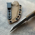 Nóż MK Knives & Tools Flin "Expedition" Bead Blasted M390 Coyote Brown G10 / Grey Inserts OD Coyote Kydex - obrazek 6