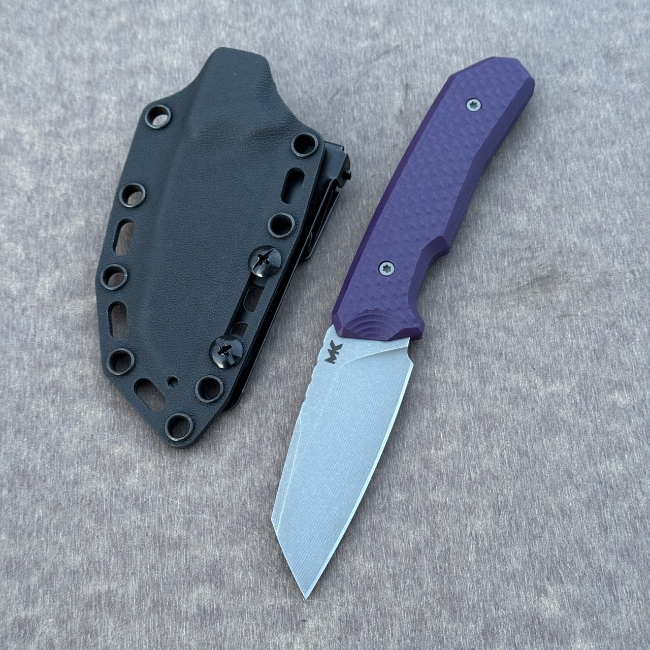 MK Knives & Tools - Flin MK-09.0019 01 Nóż MK Knives & Tools Flin "Expedition" Stonewash M390 Purple G10 Black Kydex - obrazek 1