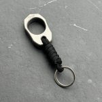 TRC Knives Titanium K-Ring by Ostap Hel Design – Tytanowa Zawieszka EDC z Podpisami - obrazek 4