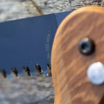 WOXNA Hälsing 180 – Piła Bushcraftowa Premium 180 mm + Skórzana Pochwa | Stal Węglowa w Czarnej Oksydzie - obrazek 10