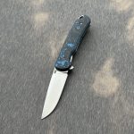 Nóż składany MK Knives & Tools Humbler “Arctic Storm” Satin MagnaCut – Limited FatCarbon Series | Zestaw kolekcjonerski