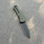 Nóż składany MK Knives & Tools Humbler “Toxic Storm” Black Stonewashed MagnaCut – Limited FatCarbon Series | Zestaw kolekcjonerski - obrazek 2