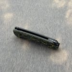 Nóż składany MK Knives & Tools Humbler “Toxic Storm” Black Stonewashed MagnaCut – Limited FatCarbon Series | Zestaw kolekcjonerski - obrazek 5