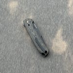 Nóż składany MK Knives & Tools Humbler “CAMO Gold” Black Stonewashed MagnaCut – Limited FatCarbon Series | Zestaw kolekcjonerski - obrazek 2